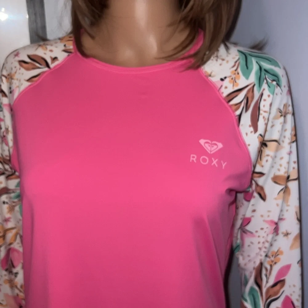 ROXY NWOT RASH GUARD - Picture 3 of 7